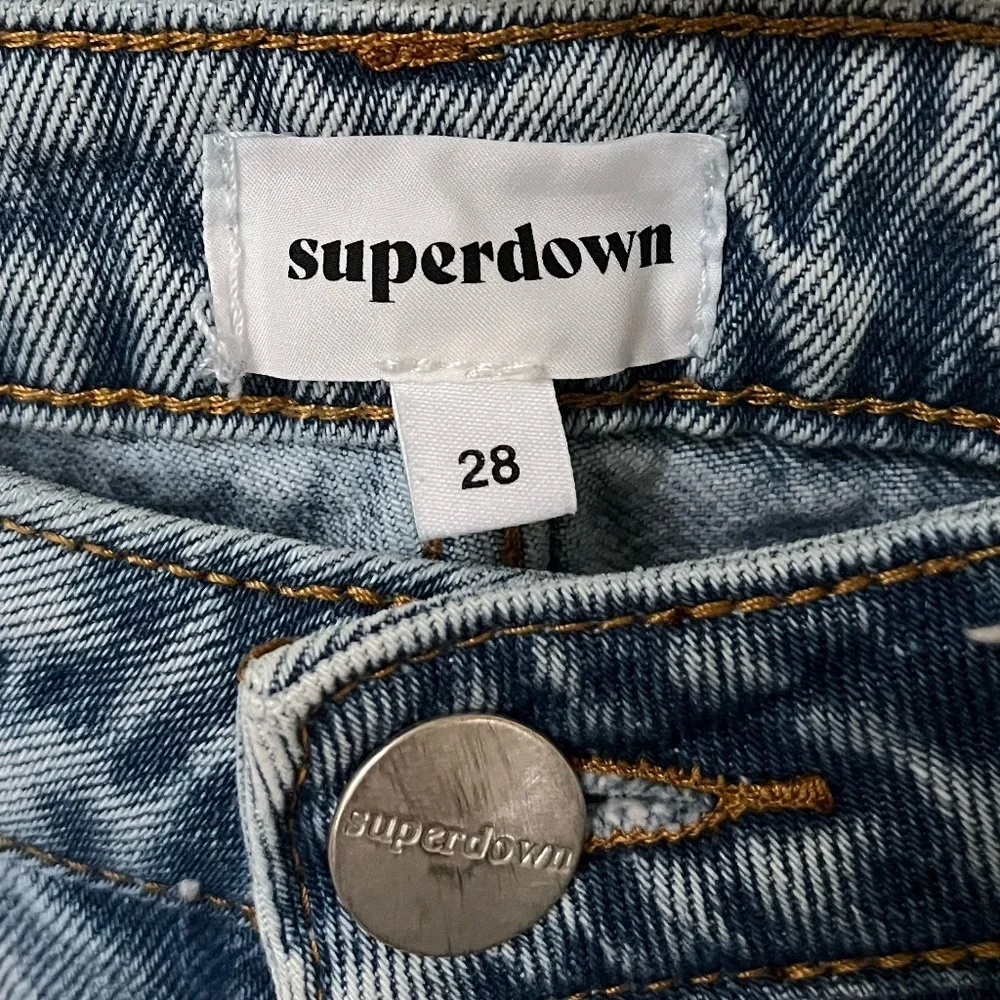 SUPERDOWN x REVOLVE | Straight Leg Marilyn Frayed Hem Jean Medium Wash | Size 28 - Picture 4 of 9